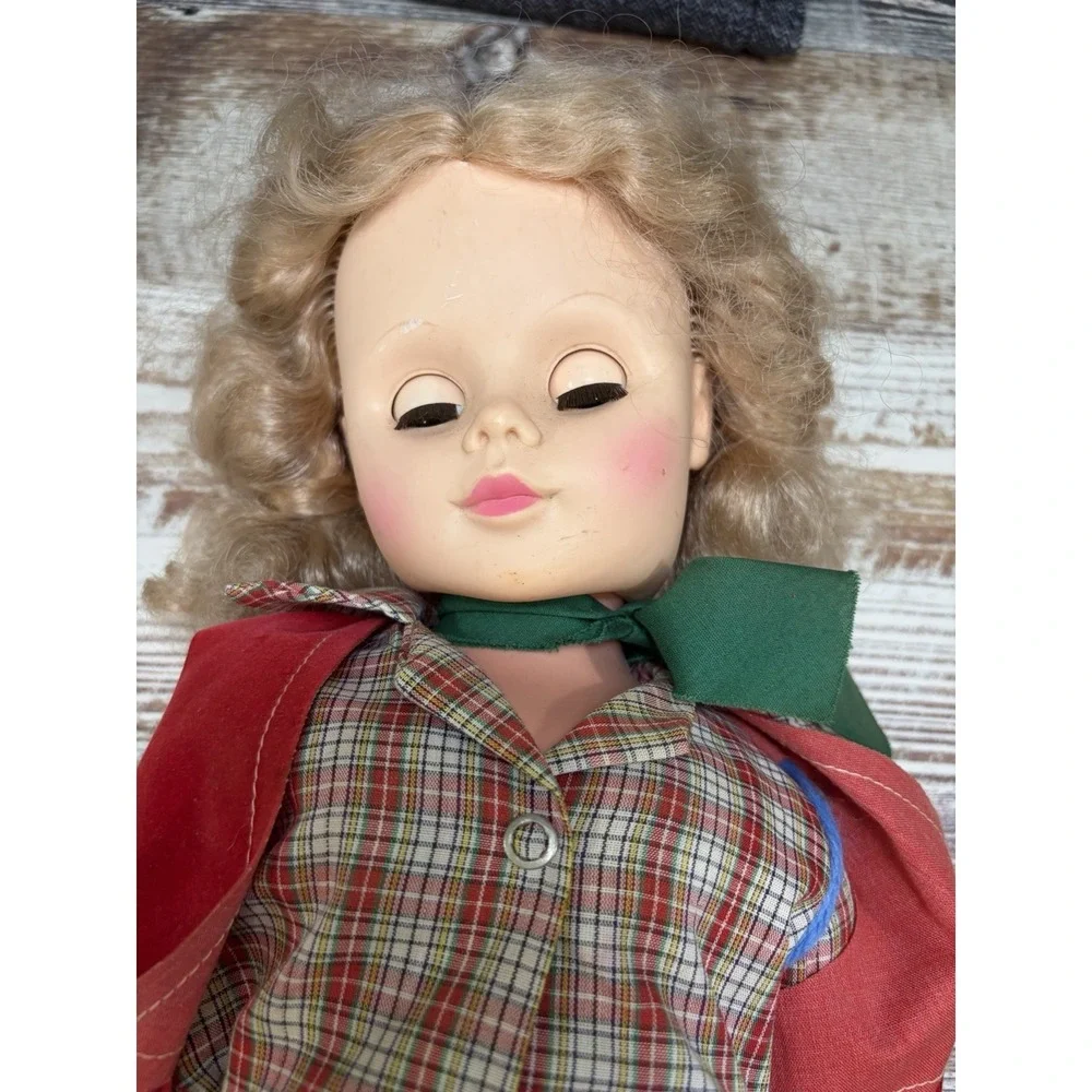 Vintage Uneeda Doll Co 24 inch Mindy Walker Doll Marked 1967 Blonde Sleep Eyes